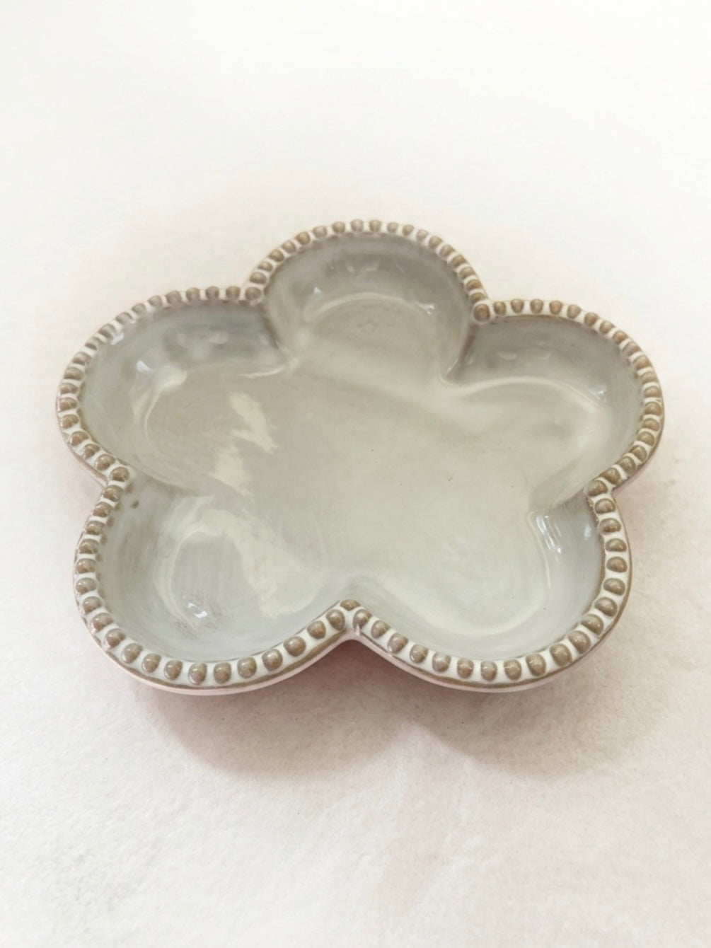 Satchville Light Grey Ceramic Flower Plates | Set of 2 (Small + Large) | Bobble Rim