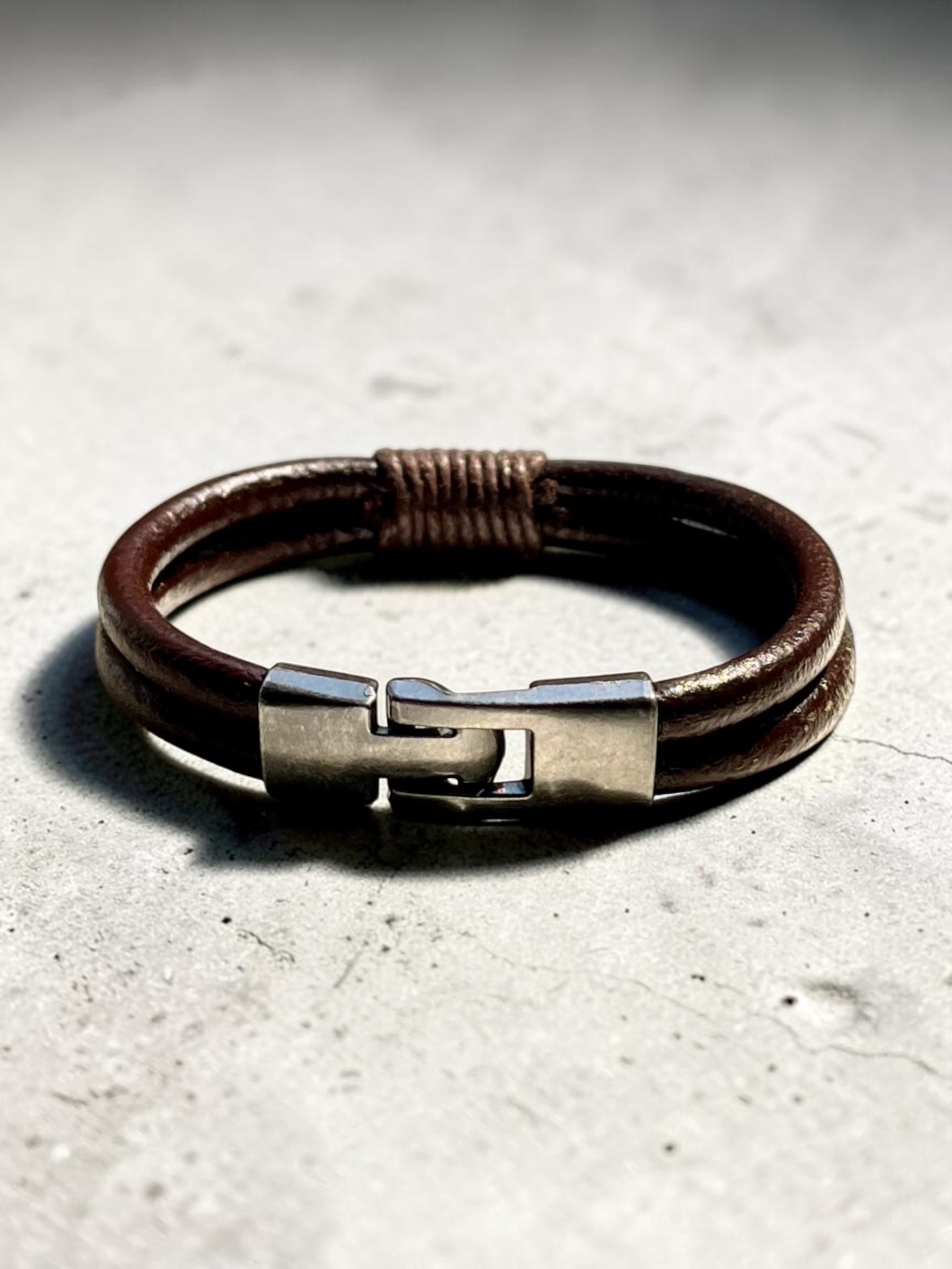 Retro Braided Natural Cowhide Leather Bracelet With Alloy Buckle Clasp Hand Woven.