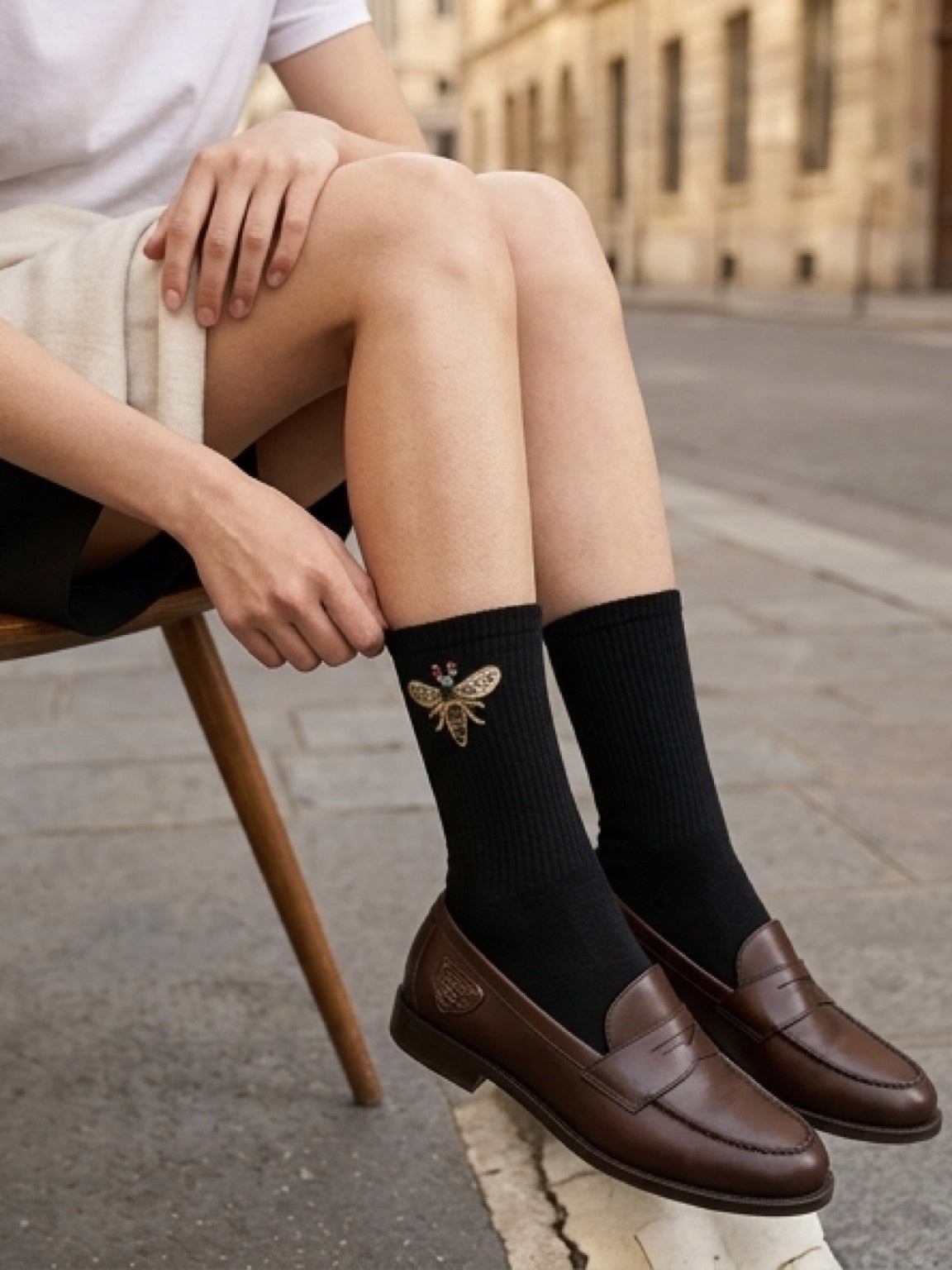Women’s Cotton Ribbed Knit Bee Embroidery Mid Calf Socks -Black
