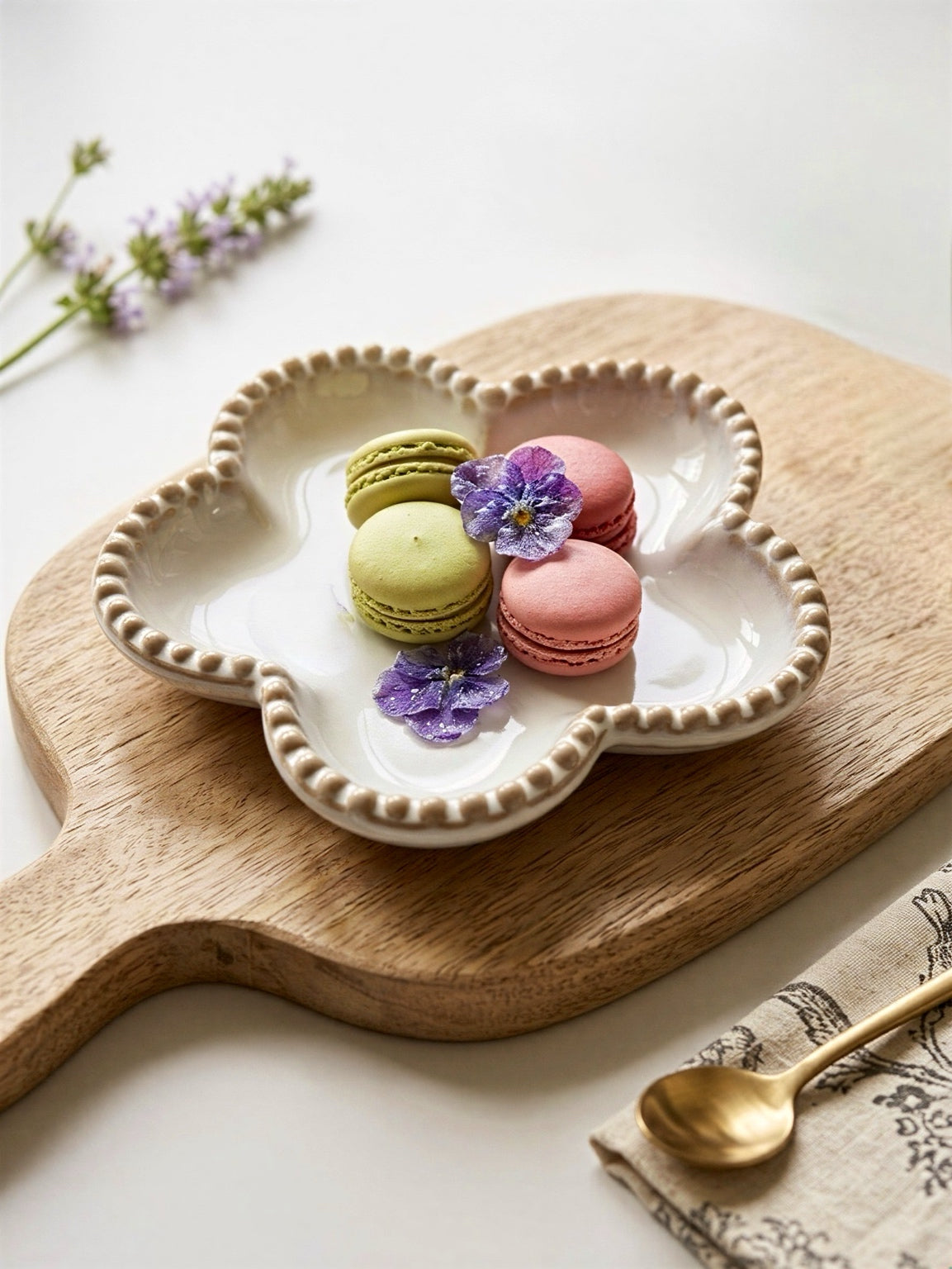 Satchville Light Grey Ceramic Flower Plates | Set of 2 (Small + Large) | Bobble Rim