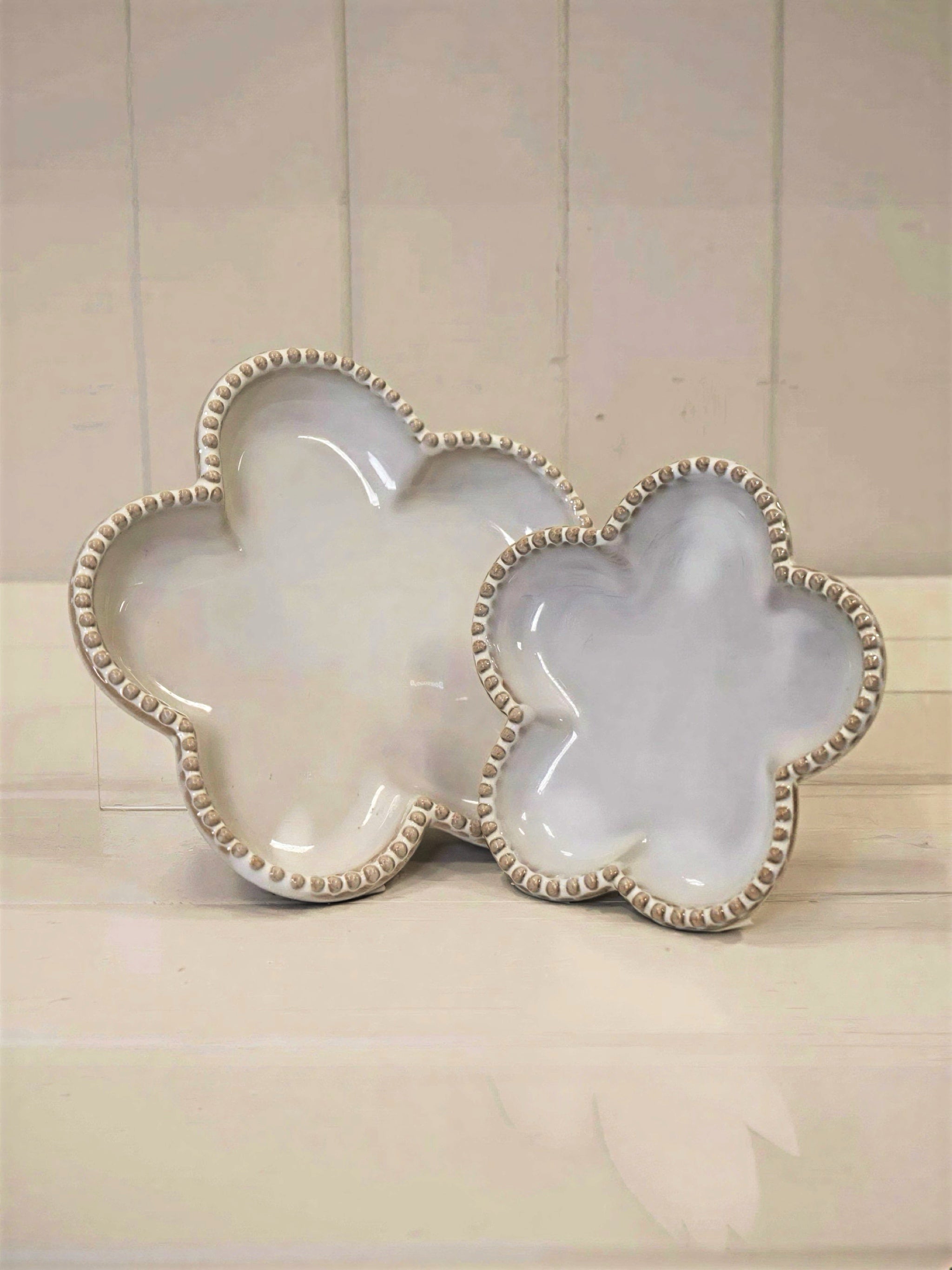 Satchville Light Grey Ceramic Flower Plates | Set of 2 (Small + Large) | Bobble Rim