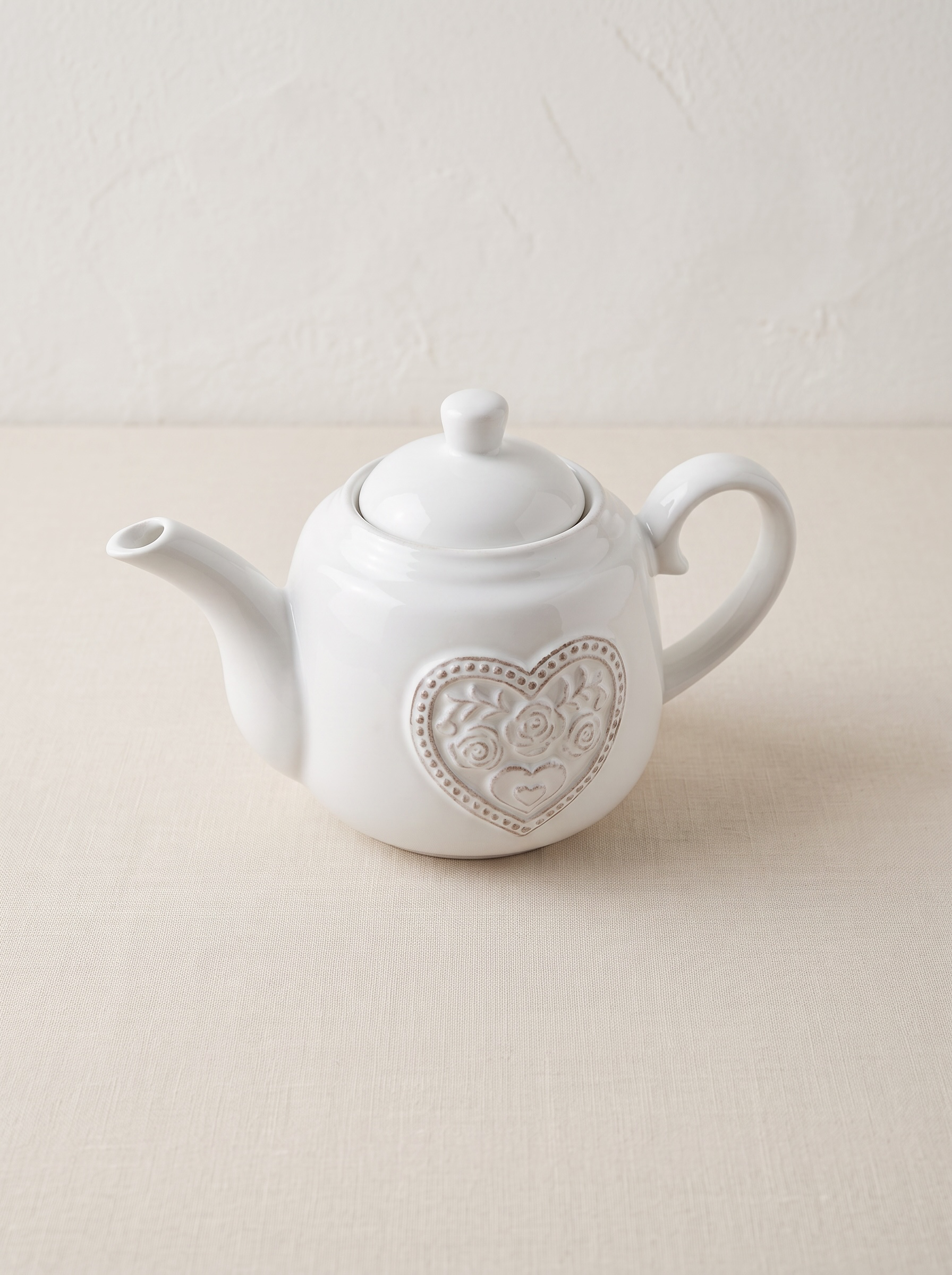 Satchville White Ceramic Teapot • Floral Rose Heart Detail • D12cm H13.2cm