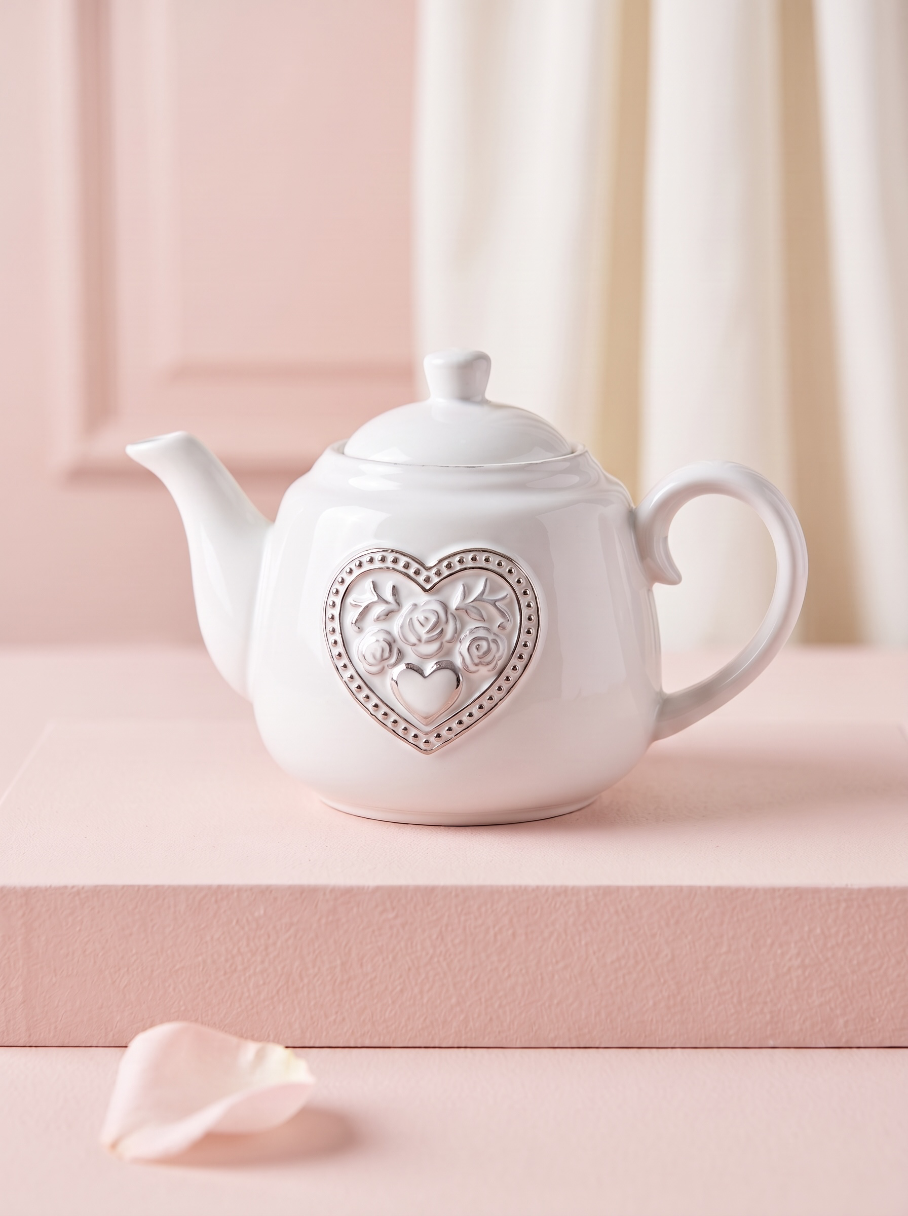 Satchville White Ceramic Teapot • Floral Rose Heart Detail • D12cm H13.2cm